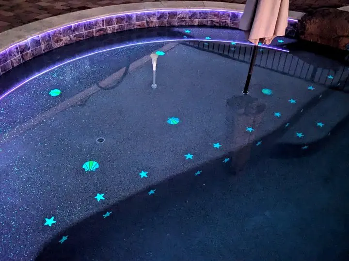 Stars and shells in glow aggregate