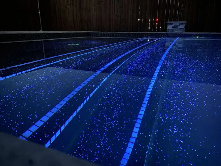 Glow floor with step lines