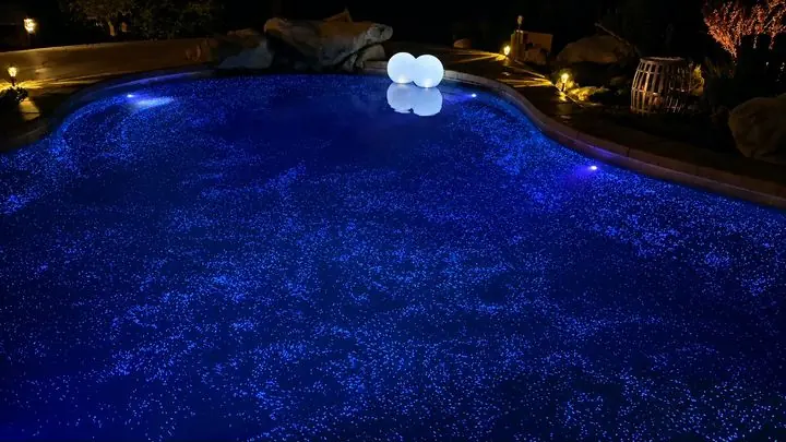 Pool under INDI-Glo UV
