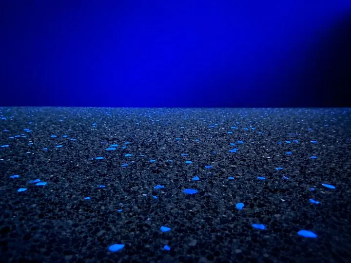 Glow aggregates under water